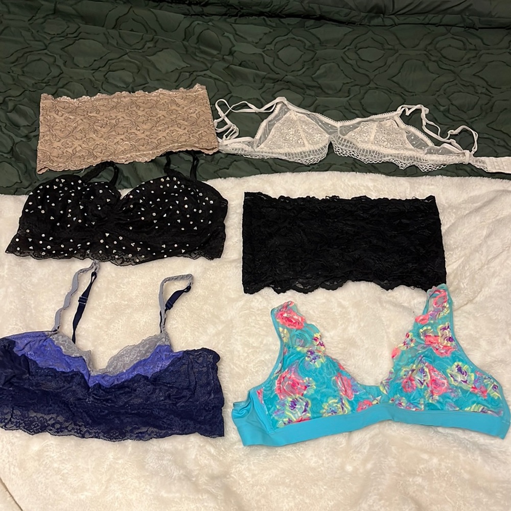 🌸Spring Cleaning🌸 6 VS Pink Bralettes